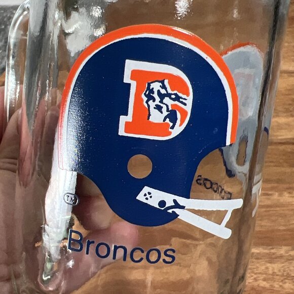 Vintage 1980's Denver Broncos NFL Football Fisher Peanuts Glass Mug O Nuts - Picture 8 of 9